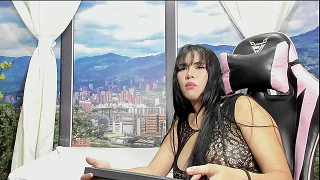 Sarahwalkerr online show from September 24, 2:27 pm