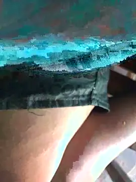 Snapshot of luzmelzinha chatting on October 16, 1:58 pm luzmelzinha online show from October 16, 1:58 pm