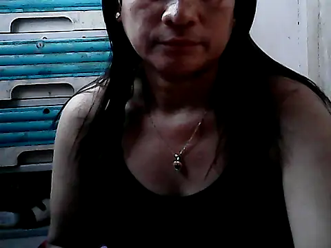 Snapshot of yoursPinayMama1682 chatting on October 6, 11:09 pm yoursPinayMama1682 online show from October 6, 11:09 pm