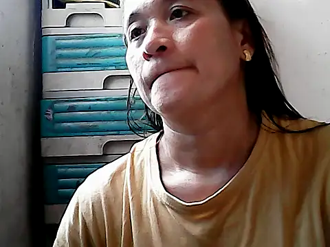 yoursPinayMama1682 online show from November 25, 12:24 am