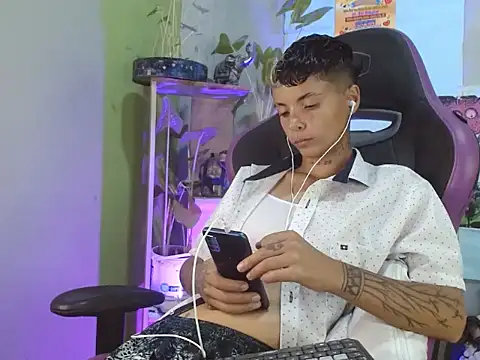 Snapshot of Dorland777 chatting on September 16, 1:57 am Dorland777 online show from September 16, 1:57 am