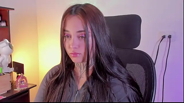 Snapshot of SofiaBermudez chatting on October 18, 1:30 am SofiaBermudez online show from October 18, 1:30 am