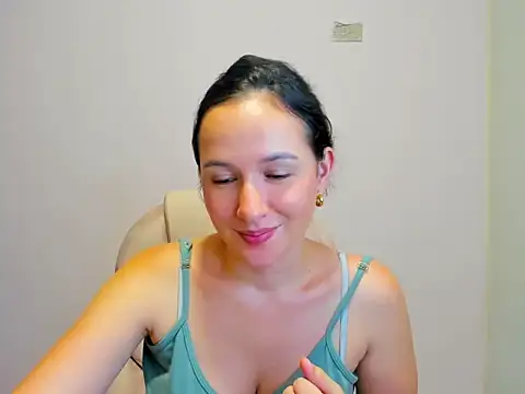 butterflyfree1 online show from September 29, 8:14 pm