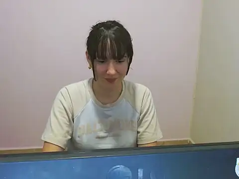 butterflyfree1 online show from September 19, 4:44 am