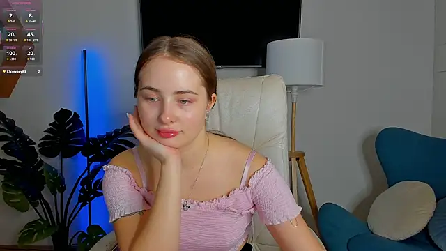 Snapshot of Sweet__Amily chatting on October 1, 6:29 am Sweet Amily online show from October 1, 6:29 am