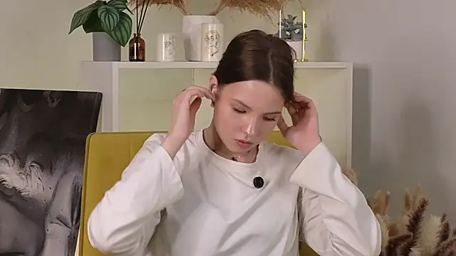 EmelySwickheimer online show from September 13, 10:34 am