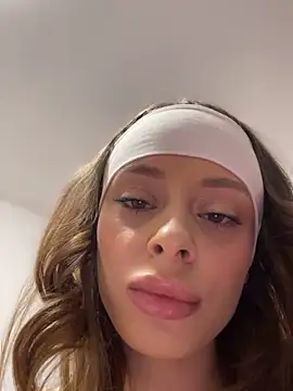 BabyBee  online show from October 9, 5:28 pm