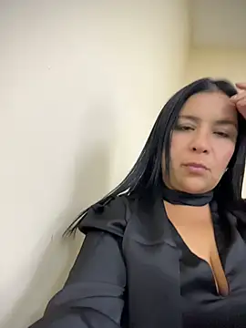 IrisDuvall online show from April 29, 11:54 pm