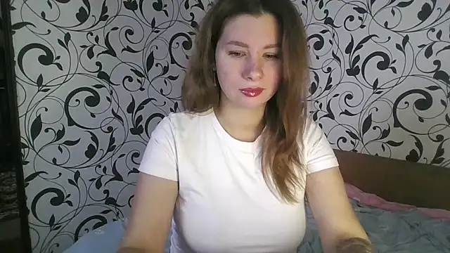 Snapshot of YourEmilie chatting on October 21, 7:56 am YourEmilie online show from October 21, 7:56 am