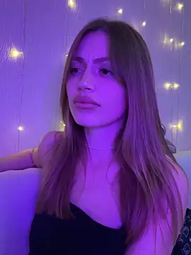 Elizabeth Tay online show from October 28, 5:30 pm