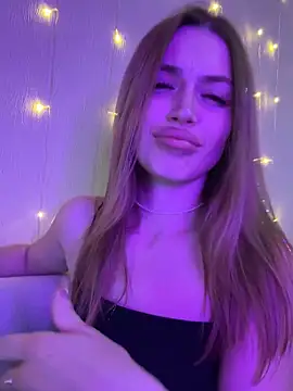 Elizabeth Tay online show from November 6, 7:31 pm