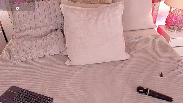 DakotaWangi online show from March 6, 4:40 am