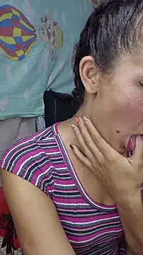 Lhia  online show from November 27, 11:18 pm