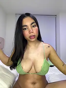 karolaalcendra online show from April 17, 2:57 am