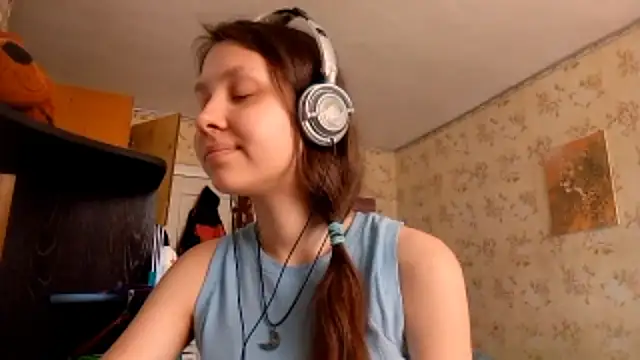 QutieDaSweet online show from September 17, 8:12 am