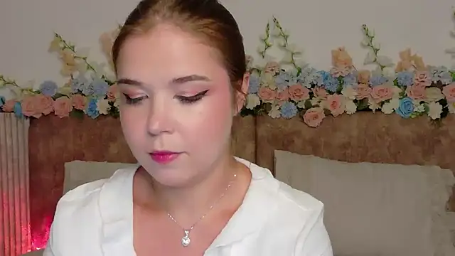 Lilith Bonheur online show from March 17, 8:02 pm