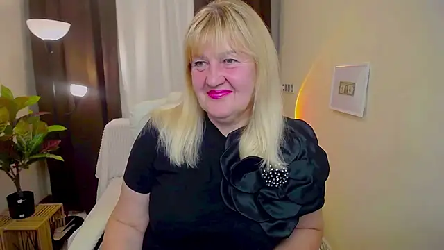 Snapshot of EmmaEllison chatting on September 16, 11:51 am EmmaEllison online show from September 16, 11:51 am