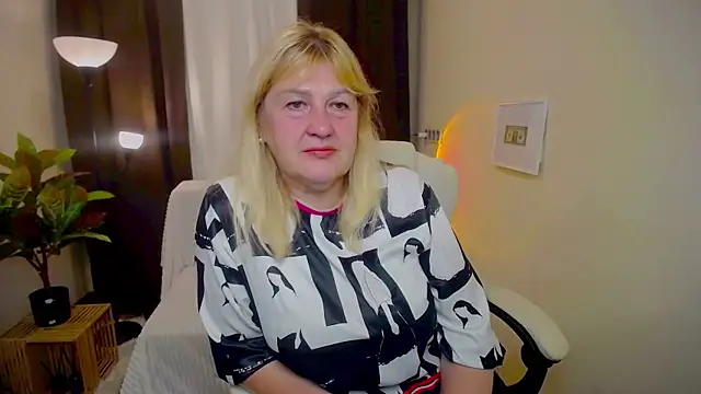 Snapshot of EmmaEllison chatting on September 14, 12:03 pm EmmaEllison online show from September 14, 12:03 pm
