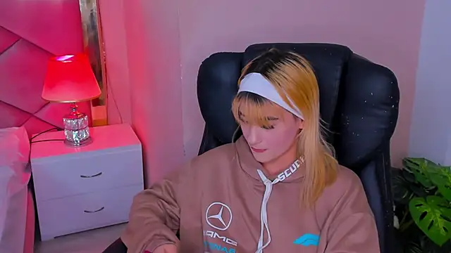 ChloeLaurentt online show from March 10, 12:25 am