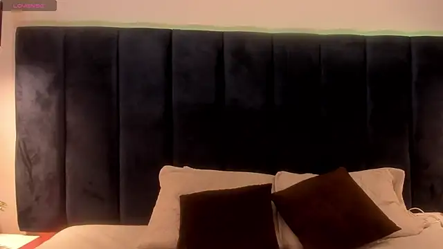 LiilyAdams online show from March 2, 8:04 pm