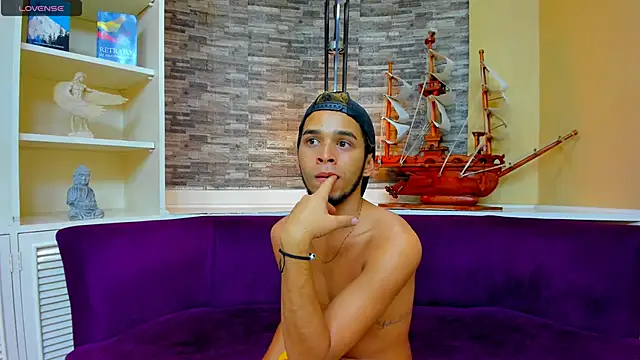 Snapshot of Juicy_Creww chatting on September 25, 10:03 am Juicy Creww online show from September 25, 10:03 am