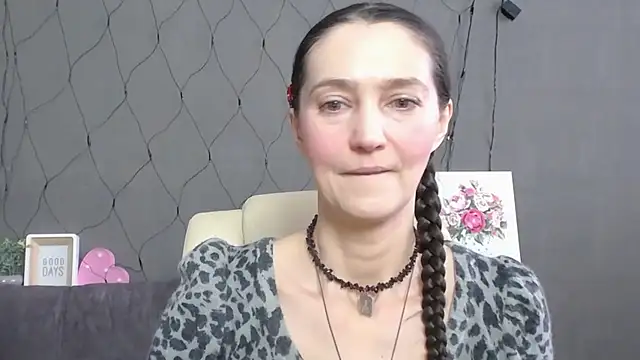 TayaFinch online show from February 1, 1:10 pm