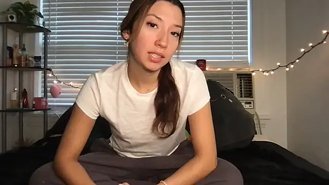 yoursweetestlilly online show from November 14, 4:07 pm