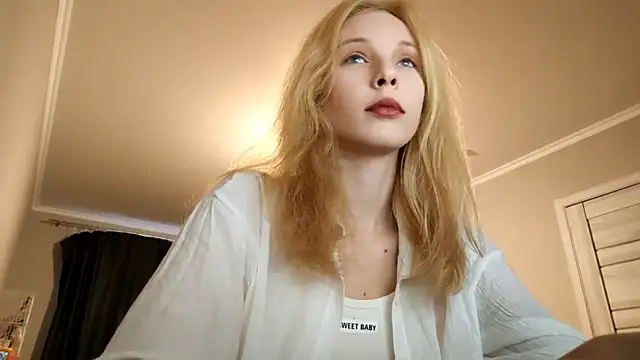 Snapshot of Fafa_Fluff chatting on September 28, 3:06 pm Fafa Fluff online show from September 28, 3:06 pm