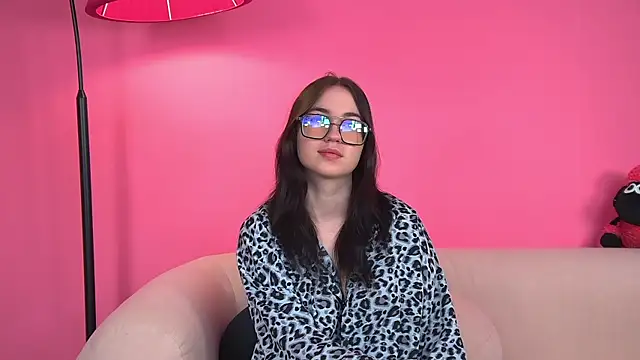 Snapshot of AnneAvery chatting on October 18, 8:39 am AnneAvery online show from October 18, 8:39 am