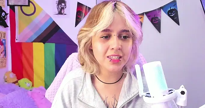 NekoWaifu online show from October 18, 1:36 pm