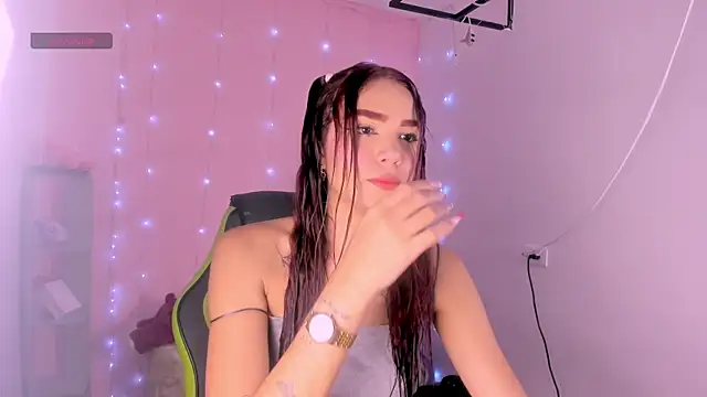 Snapshot of ashlysmith_01 chatting on September 18, 5:17 am ashlysmith 01 online show from September 18, 5:17 am