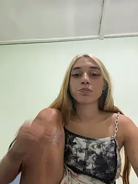 loirinhaaa online show from April 27, 11:13 pm