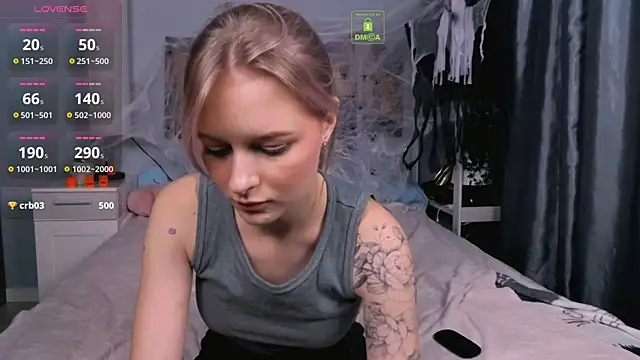 Snapshot of LunaLuxxy chatting on October 8, 4:22 pm LunaLuxxy online show from October 8, 4:22 pm