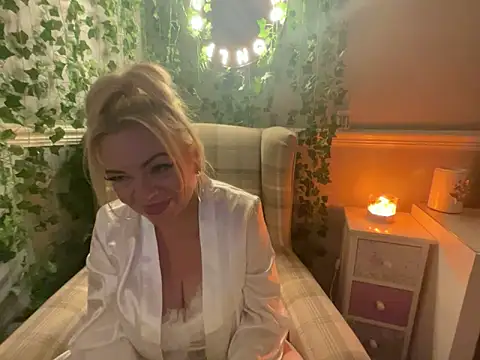 Snapshot of BonnyDesire chatting on October 11, 7:49 pm BonnyDesire online show from October 11, 7:49 pm