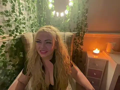 Snapshot of BonnyDesire chatting on October 14, 7:05 pm BonnyDesire online show from October 14, 7:05 pm