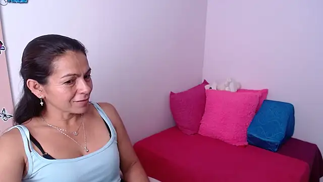 camilavargas  online show from March 28, 5:12 pm