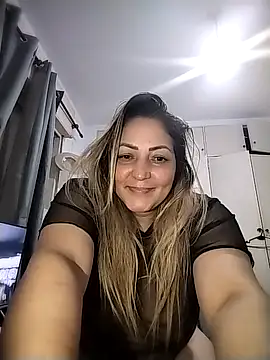 Snapshot of Lunita86 chatting on October 18, 2:25 am Lunita86 online show from October 18, 2:25 am