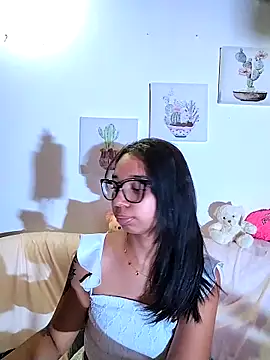 Suzanelee1 online show from September 29, 2:16 am