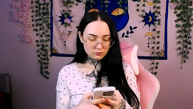 MollyKissy online show from May 30, 3:59 am