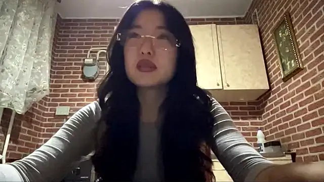 EmmaLeexth online show from November 23, 1:13 pm