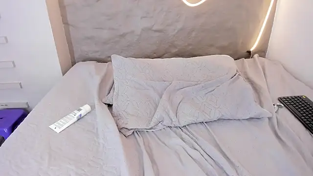 Naomy gyal online show from October 3, 10:04 pm