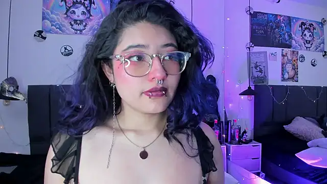 SabrinaV  online show from April 7, 11:34 am