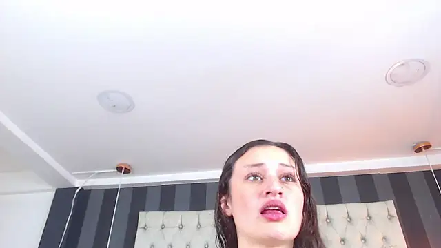 Emily Swiftt online show from November 17, 9:37 pm