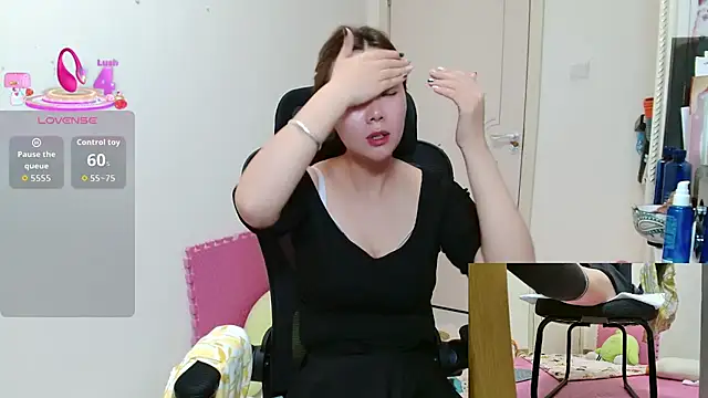 Snapshot of sallycui chatting on October 19, 12:40 pm sallycui online show from October 19, 12:40 pm