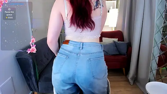 Layla Glam online show from March 11, 1:36 pm