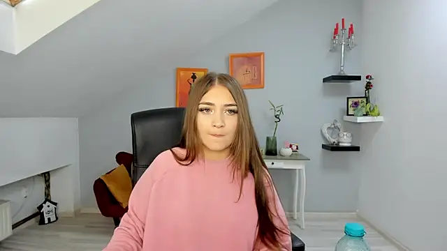 Snapshot of EllaClarke chatting on October 4, 10:21 am EllaClarke online show from October 4, 10:21 am