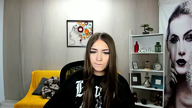 Snapshot of EllaClarke chatting on October 22, 11:37 am EllaClarke online show from October 22, 11:37 am