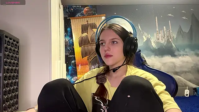 Elira Breeze online show from March 13, 5:14 pm