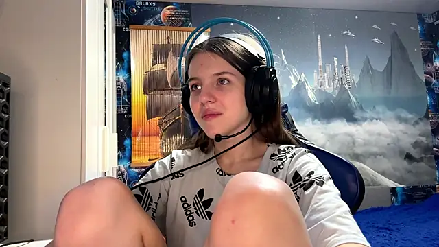 Elira Breeze online show from April 16, 2:50 pm