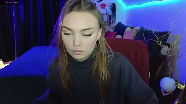 KitsyMoore online show from November 22, 1:03 pm